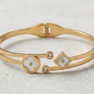 Elegant Gold and White Bracelet